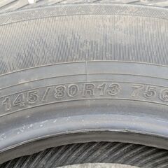 極上２０２３年ヨコハマ冬タイヤ工賃込み１４５／８０Ｒ１３　４本セットの画像