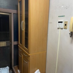 昭和レトロな鏡台、食器棚等の画像