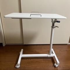 マルチサイドテーブル(キャスター付きミニテーブル) ホワイト 幅60cm スチールフレーム 天板昇降式 角度調節可
の画像