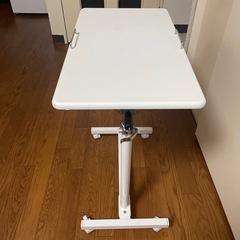 マルチサイドテーブル(キャスター付きミニテーブル) ホワイト 幅60cm スチールフレーム 天板昇降式 角度調節可
の画像