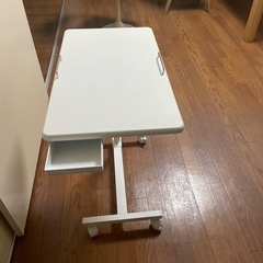 マルチサイドテーブル(キャスター付きミニテーブル) ホワイト 幅60cm スチールフレーム 天板昇降式 角度調節可
の画像