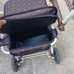 おばーちゃん等が使う押し車の画像