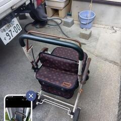 おばーちゃん等が使う押し車の画像