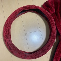 ISUZUファイブスターGIGA チンチラ 赤 仮眠カーテン ダッシュマット(ハンドルカバー汚れあり、オマケ) の画像