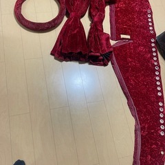 ISUZUファイブスターGIGA チンチラ 赤 仮眠カーテン ダッシュマット(ハンドルカバー汚れあり、オマケ) の画像
