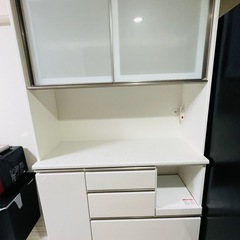 新品同様 ニトリ アルミナ2 120KBWH　 食器棚 キッチン収納 レンジ台 ガラス扉 ホワイト キッチンボード キッチンキャビネット 家具 中古家具 キッチンラック 収納棚 白 清潔感 引き出しの画像
