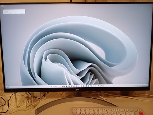 中古☆LG モニター31.5インチ 4K シルバー