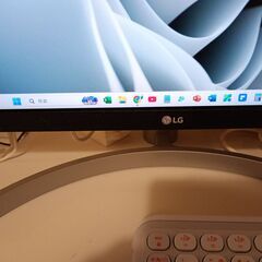 中古★LG モニター31.5インチ ４K シルバーの画像
