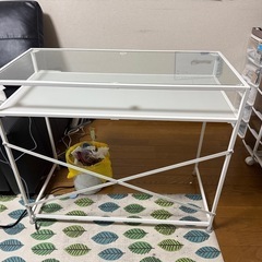 ガラステーブルの画像