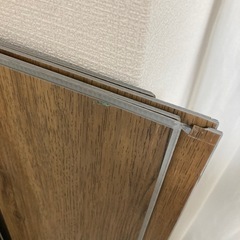 ニトリ　フロアタイル　ウォールナットの画像