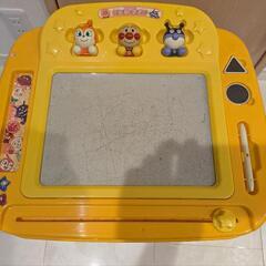アンパンマンはじめてのらくがきデスクの画像