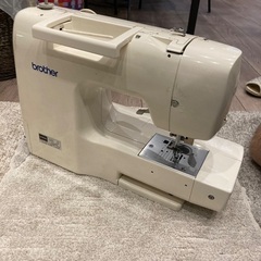 ブラザーbrother🔴ミシン🔴ケース付きの画像