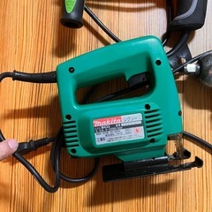 ドリル、ドライバー、のこぎりの画像