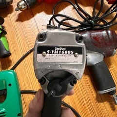 ドリル、ドライバー、のこぎりの画像