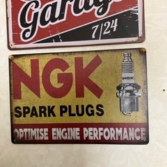 ブリキ看板 20×30cm エッソ NGK ガレージ　レトロ風の画像