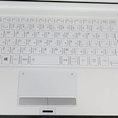▽13.3型フルHD▽Webカメラ▽Bluetooth▽CPU : Corei5-7200U▽メモリー :8GB▽DVD-RW▽SSD : 128GB(M.2 2280 SATA)▽無線 : 有▽有線 : 有▽サイズ :316x21.4x229 mm▽重量 : 約1.35 kgの画像