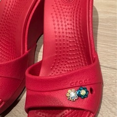 ピンクで可愛いクロックス ササリー w5 ヒールサンダル 美品✨の画像
