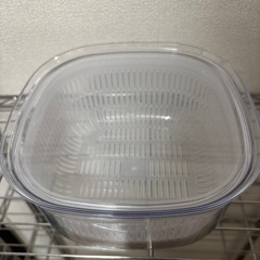 取りに来てくれる方あげます　セラーメイト　調味料びん、生野菜保存ケースの画像