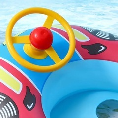 ハンドル付き車デザイン浮き輪の画像