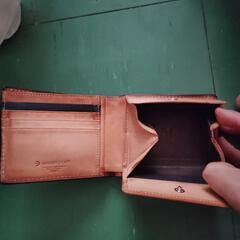 値下げの折り畳み財布。の画像