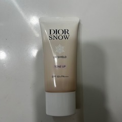 NUXEボディーオイル&Diorの日焼け止め乳液の画像