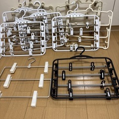 お話中【無料】スカート　スラックス　まとめて吊るせるハンガーの画像