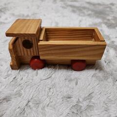 トラックの玩具の画像