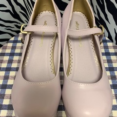 【新品】ストラップ付きパンプス ラベンダー&ゴールド Mサイズの画像