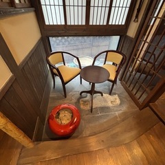 テーブルと椅子2脚セット
の画像