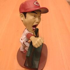 広島東洋カープ 新井監督のボブルヘッド人形の画像