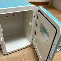【ジャンク】ミニ保冷温庫(中の機能は使えます)の画像