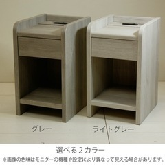 ベッドサイドテーブルの画像