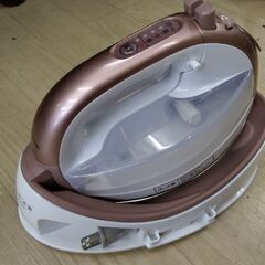 実売価格1万数千円　パナソニック　高級 アイロン　カルル　極上美品　コードレスアイロンの画像