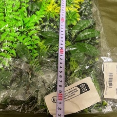 人工植物の壁 - 再利用可能な芝生の背景 - 壁パネル - プラスチックガーデングラス - フラワーウォール - フェイクグリーンプラント - 吊り下げフェンス装飾 - UV保護 - 40.01X59.99cm 未使用品 の画像