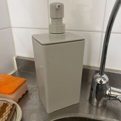 プッシュ式洗剤ディスペンサーの画像