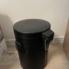 足踏み式開閉ゴミ箱（黒金物）＃２の画像