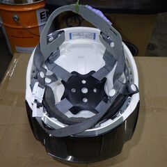 使用品 進和化学工業 作業用ヘルメット SS-19V型 ホワイト スケルトンバイザー TYPE B スモークの画像