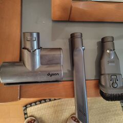 dyson v6 motorhead 本体＋自立スタンド＋ヘッドアダプタ３点セットの画像