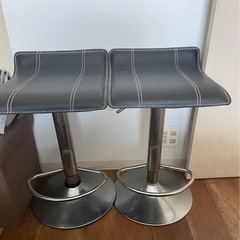 カウンターチェア2脚の画像