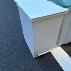引き取り早い方優先ゴミ箱4つセットの画像