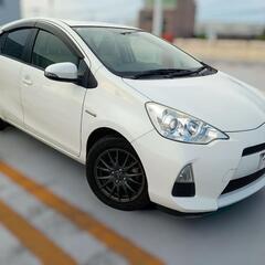 H26 アクア 5.7万キロ　車年2年！パール！ 右後ろは修理予定ですの画像