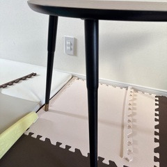 IKEA 葉っぱ型　ローテーブルの画像