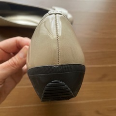 ALPHA CUBIC パンプス ベージュの画像