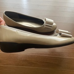 ALPHA CUBIC パンプス ベージュの画像