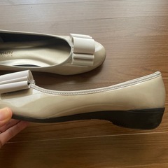 ALPHA CUBIC パンプス ベージュの画像