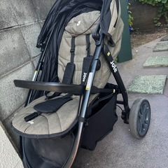 joieベビーシートとベビーカーセットの画像