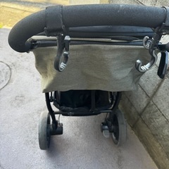 joieベビーシートとベビーカーセットの画像