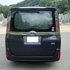 トヨタ ヴォクシー ハイブリッドVの画像