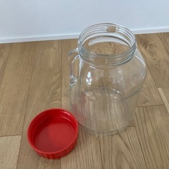 果実酒瓶 ガラス製 赤キャップ 3.5L程度の画像