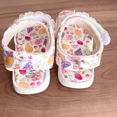 女の子サンダル 18cm かわいい♡ フルーツ フリルの画像